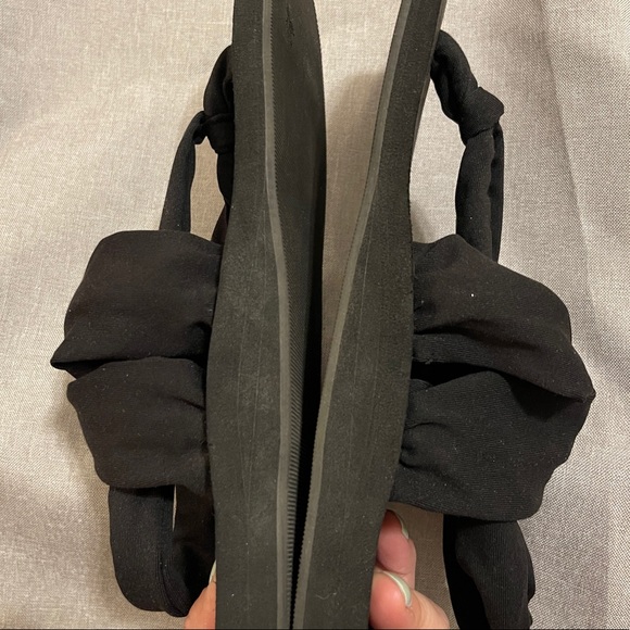 Cloth Crossover Sandals - Picture 3 of 4